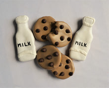 Load image into Gallery viewer, Cookies N&#39; Milk Gourmet Dog Treat Box